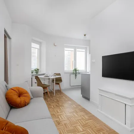 Creme De La Creme 2 Bedroom Mokotow Apartment Warsaw